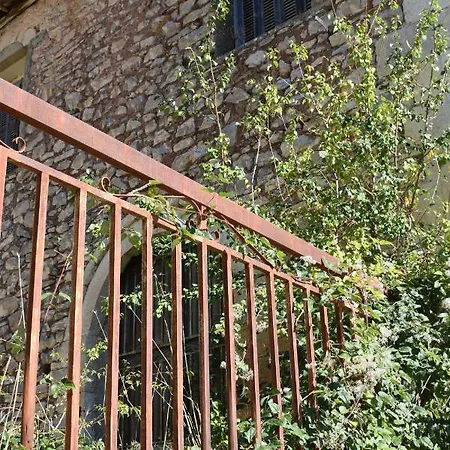 αρχοντικό πέτρινο σπίτι